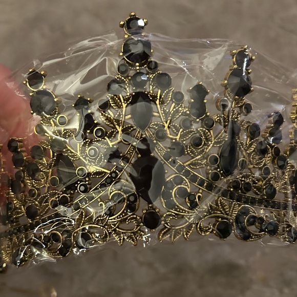 NEW Black and Gold Rhinestone Tiara - Picture 4 of 4